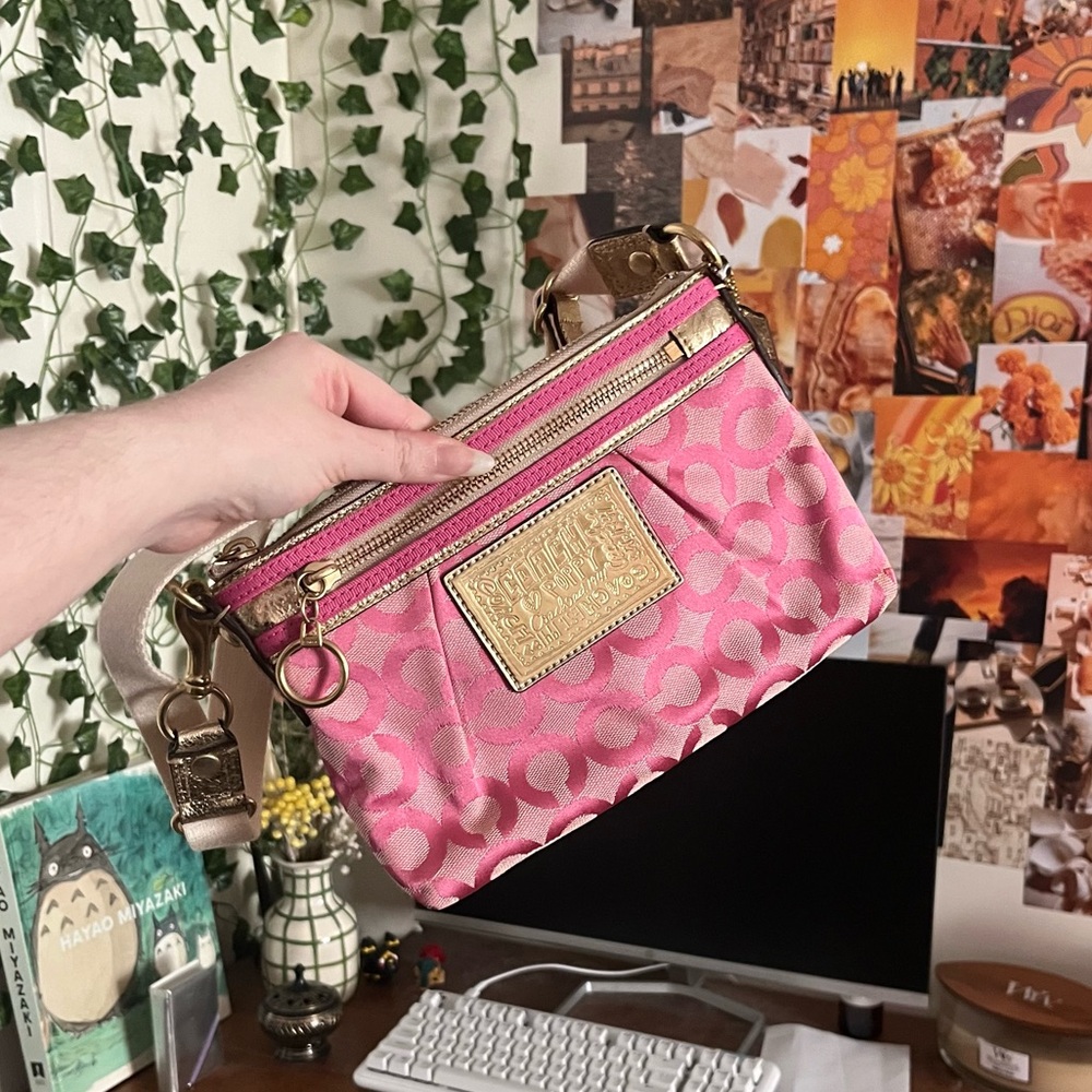 ✧・゚coach poppy hot pink 2000s canvas strap sling bag - Picture 1 of 11